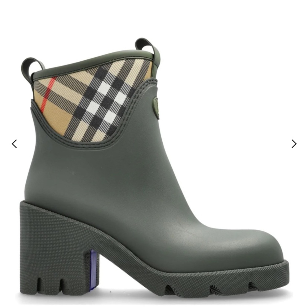 Burberry Rubber Marsh Stamp Heeled Low Boots Size 39 **Damaged**.